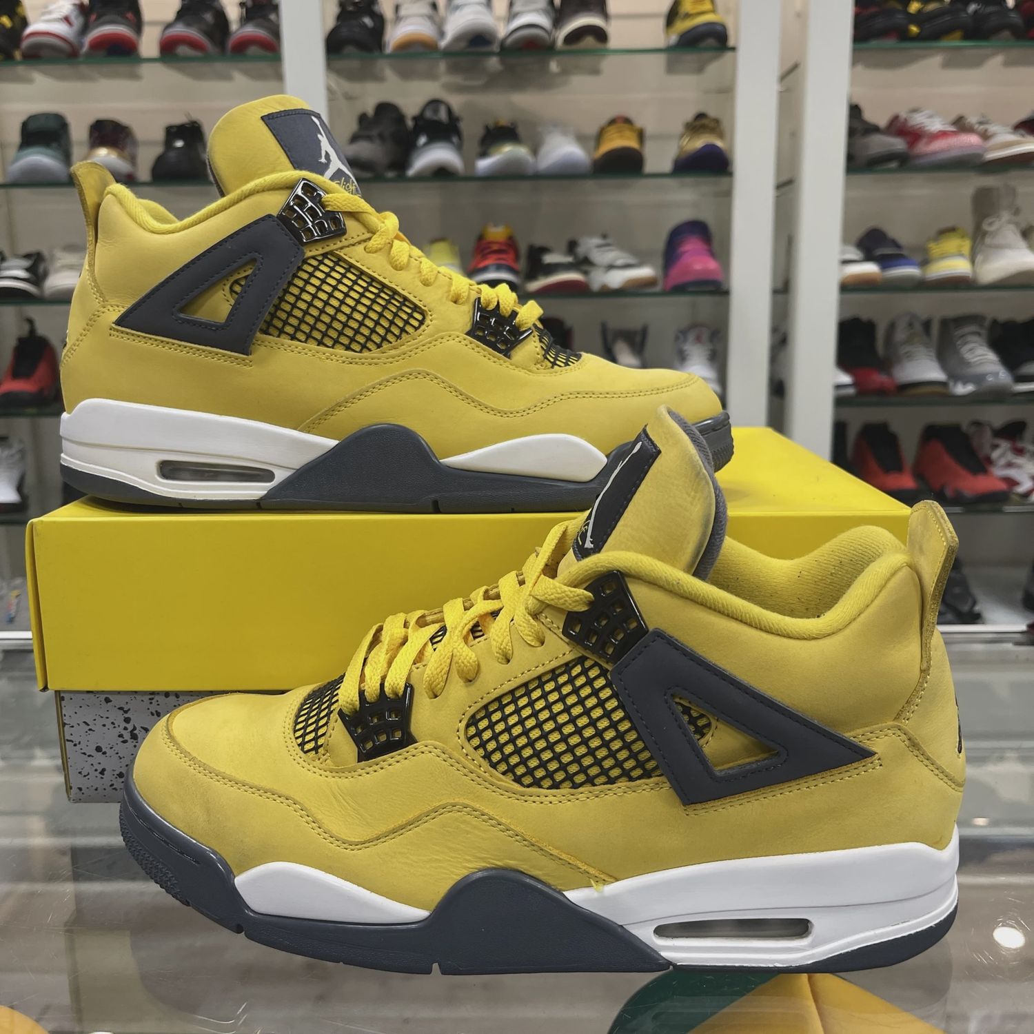 Air Jordan 4 Retro Lightning (2021) • Pre-Owned [3987]