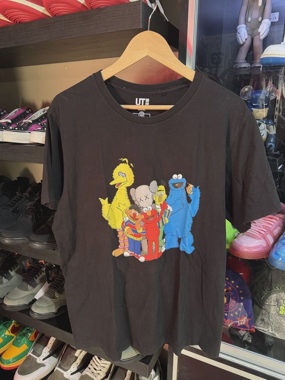 KAWS Sesame Black T Shirt XL • Pre-Owned [1381]