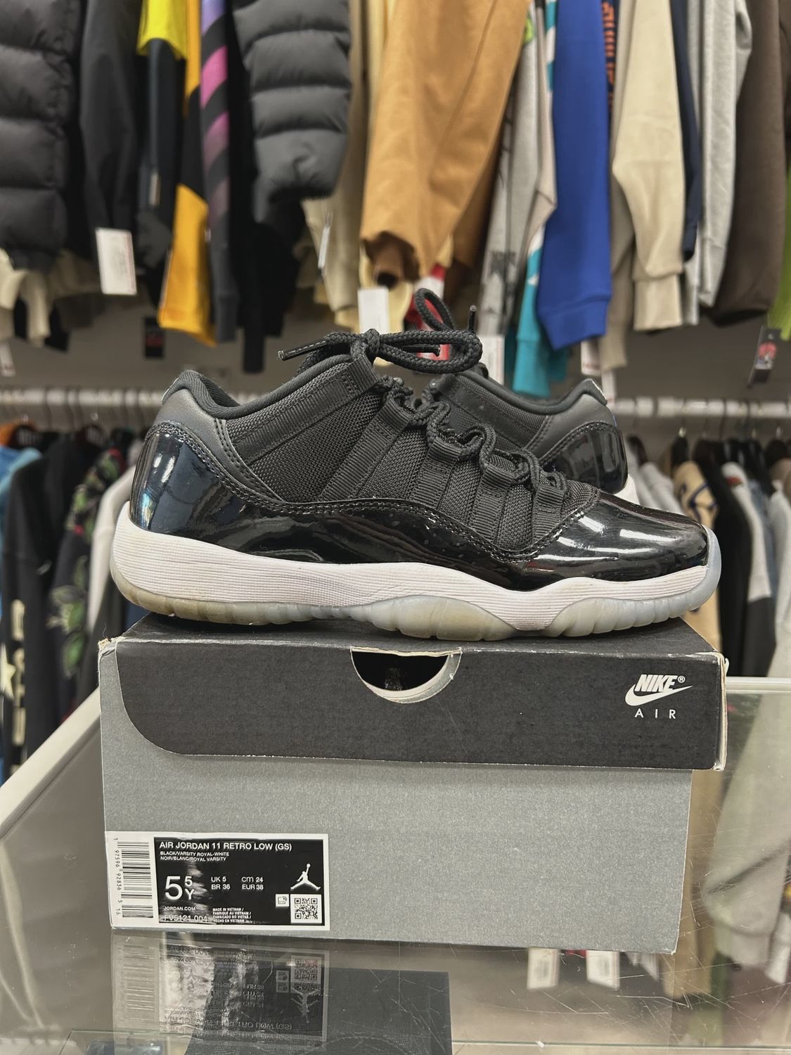 Air Jordan 11 Retro Low Space Jam (Grade School) • Pre-Owned [7155]