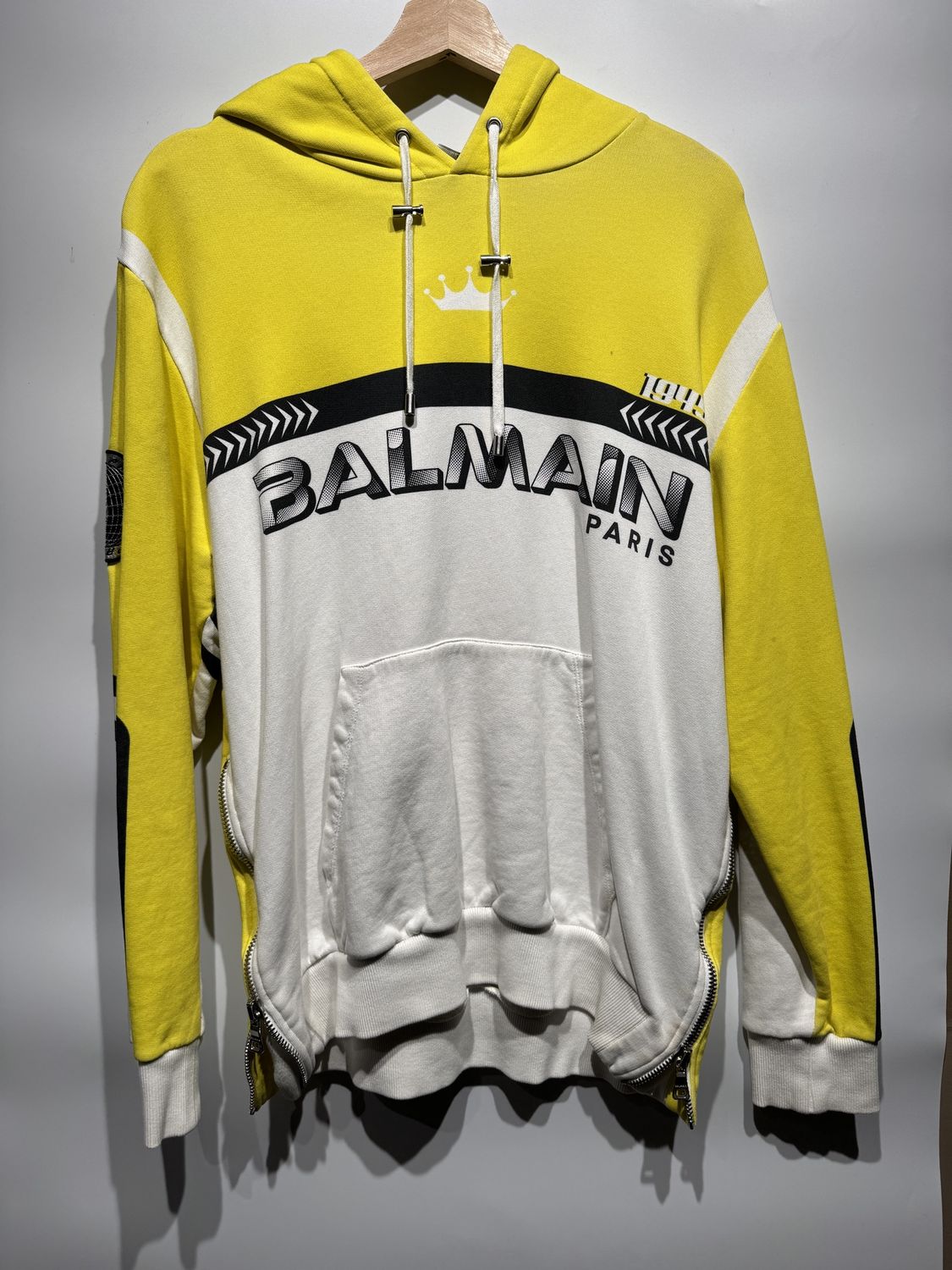 Balmain Paris Yellow 1945 Hoodie / M - Pre Owned [3326], Clothing Size: M, Product Condition: Pre-Owned