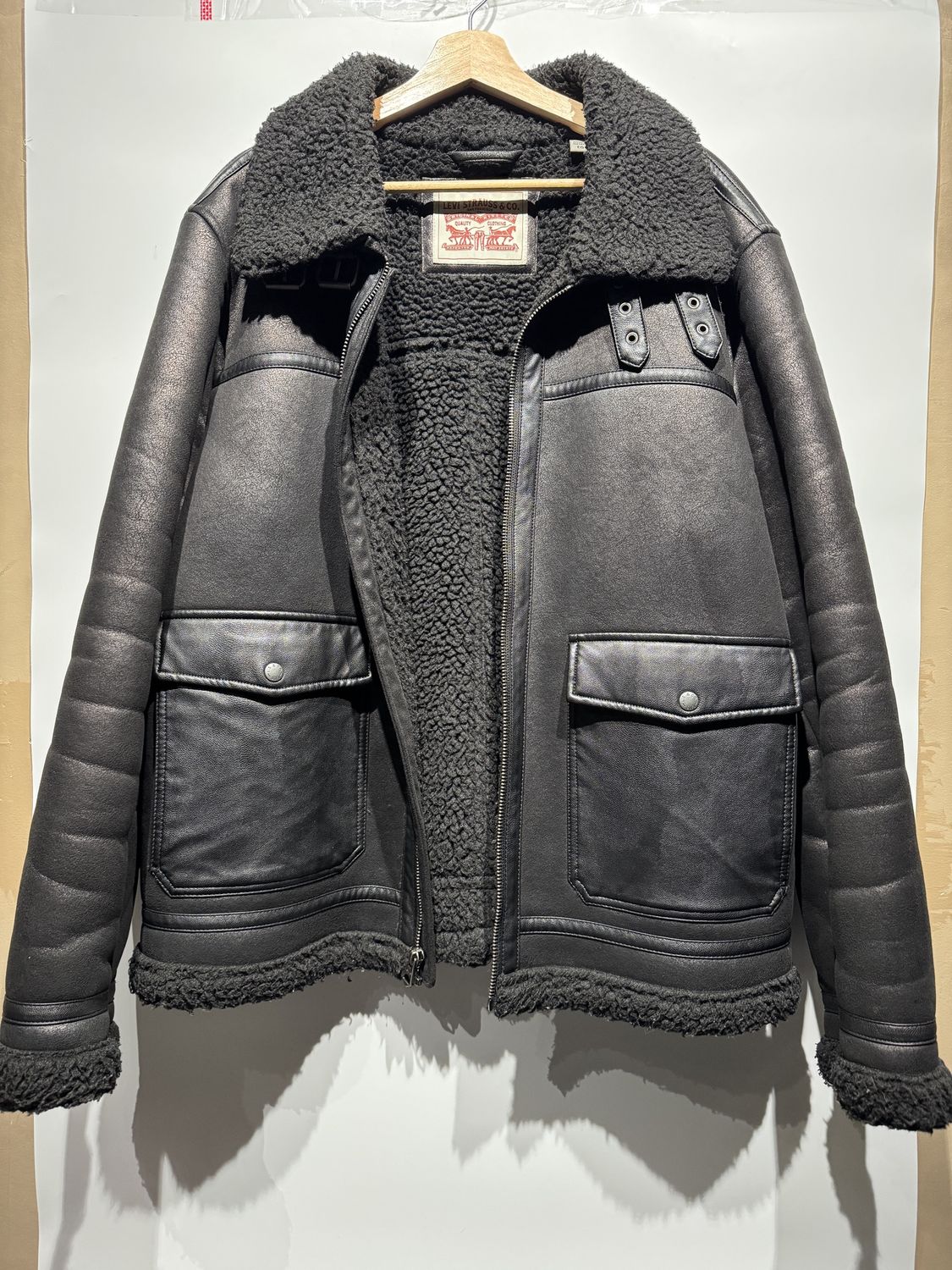 Levi Mens Faux Shearling Mid-weight Jacket / XL - Pre Owned [9952], Clothing Size: XL, Product Condition: Pre-Owned