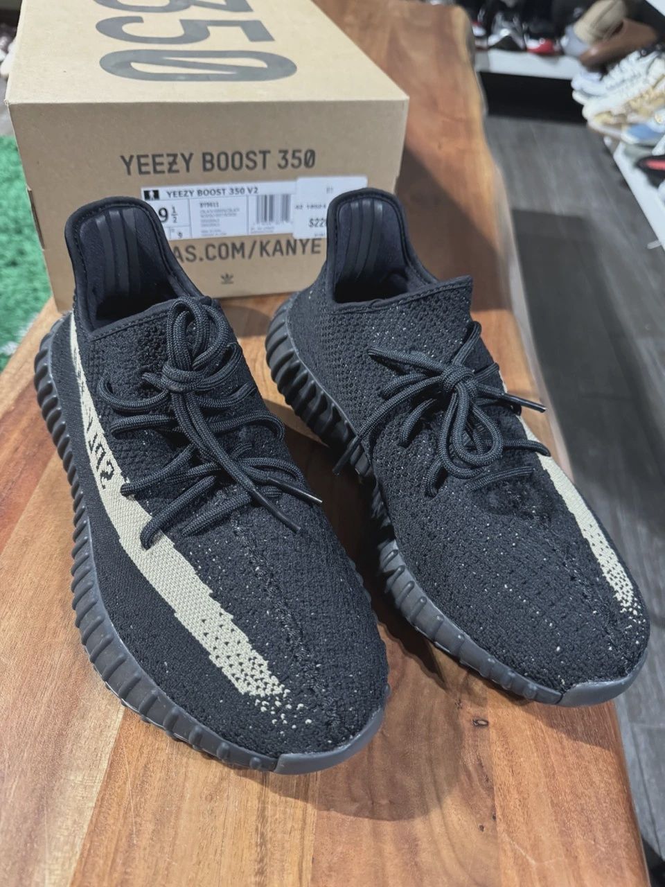adidas Yeezy Boost 350 V2 Core Black Green • Pre-Owned [6449]