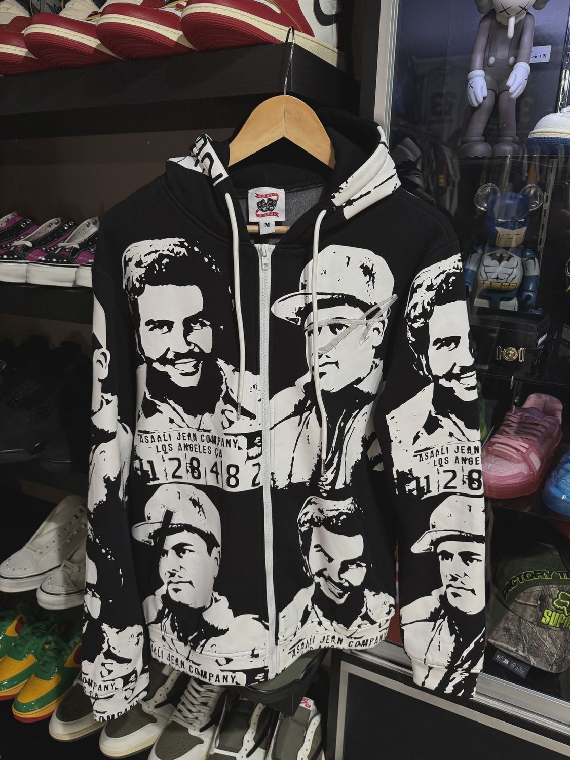 Asaali Hoodie size Medium • Pre-Owned [6143]