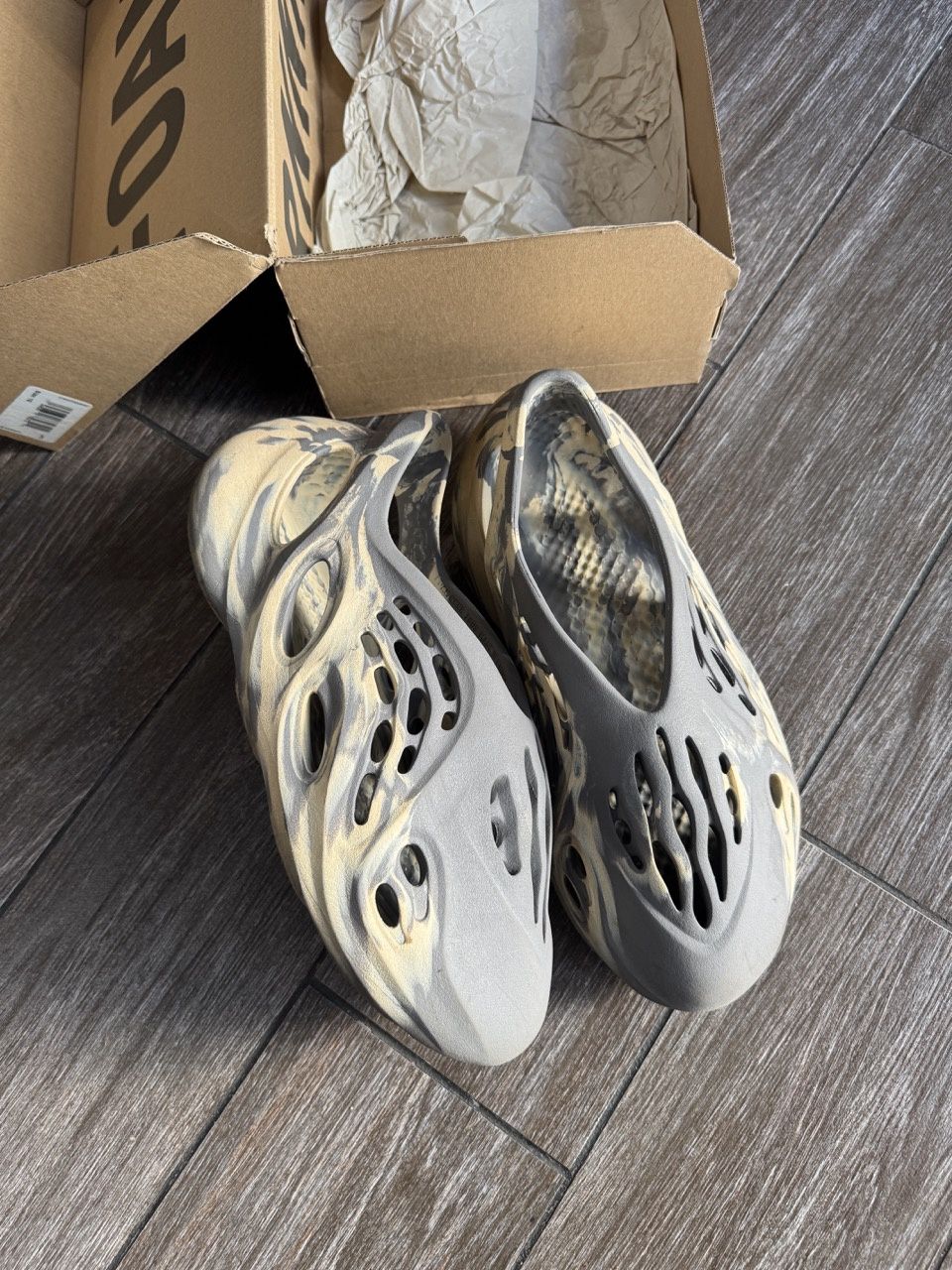 adidas Yeezy Foam RNNR MXT Moon Gray • Pre-Owned [4211]