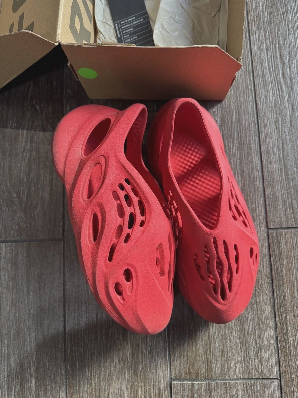 adidas Yeezy Foam RNNR Vermillion • Pre-Owned [8832]
