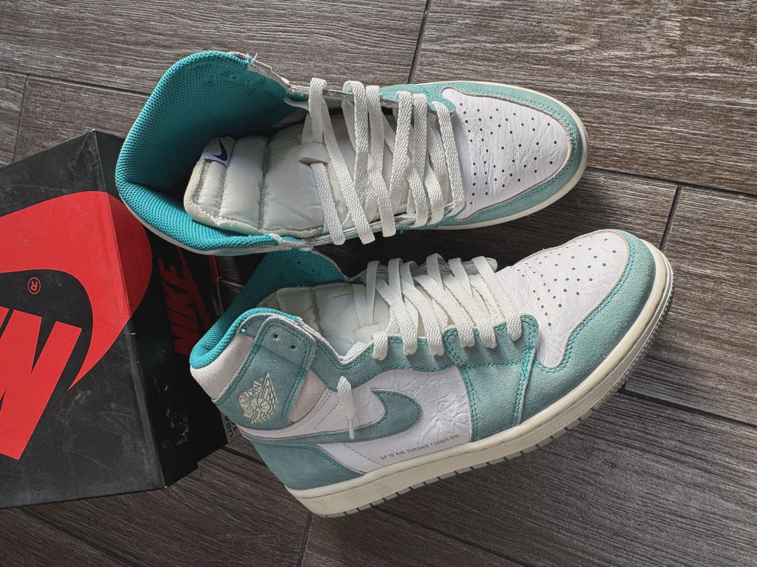 Air Jordan 1 Retro High Turbo Green • Pre-Owned [8097]