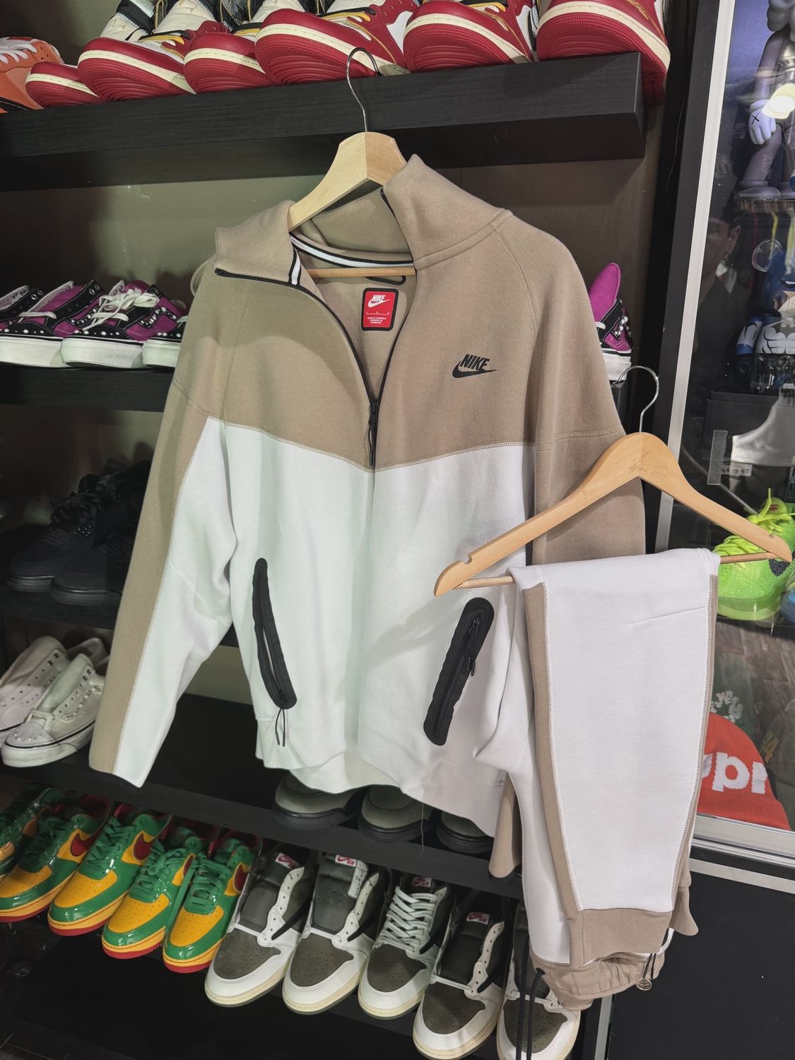 Nike Tech Suit White Tan L • Pre-Owned [5855]