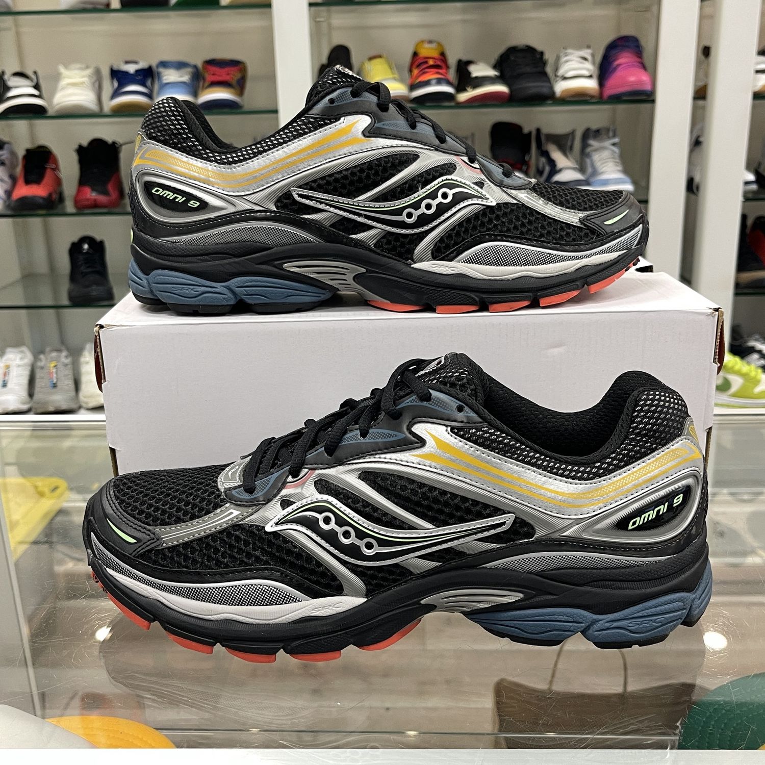 Saucony ProGrid Omni 9 Casual Shoes - Pre-Owned