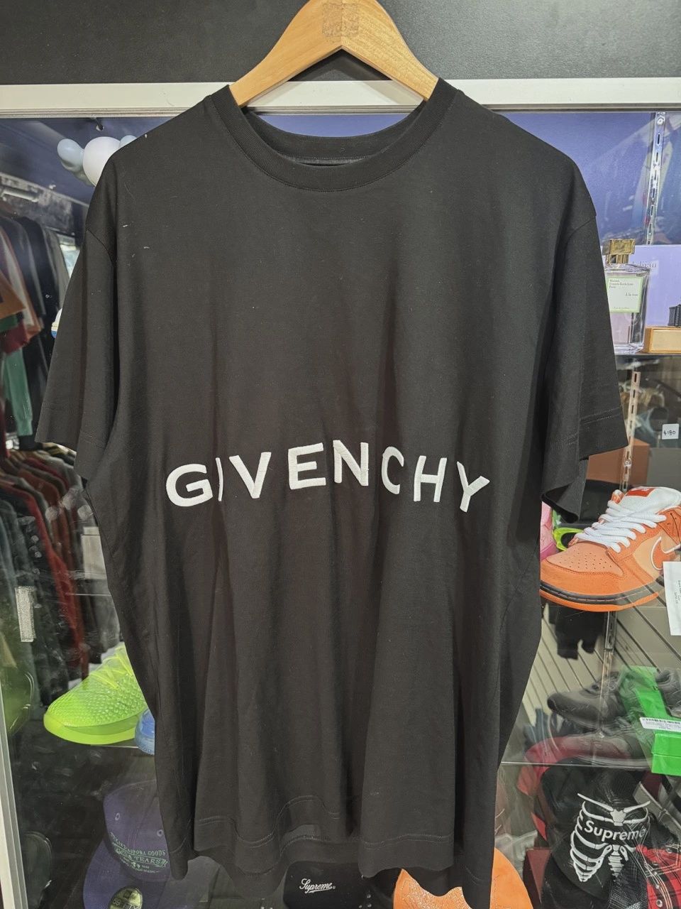 Givenchy Tee size Large • Pre-Owned [2206]