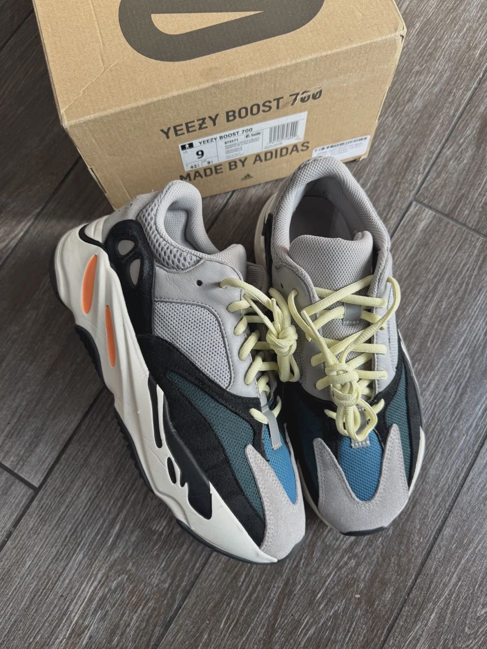 adidas Yeezy Boost 700 Wave Runner • Pre-Owned [4331]