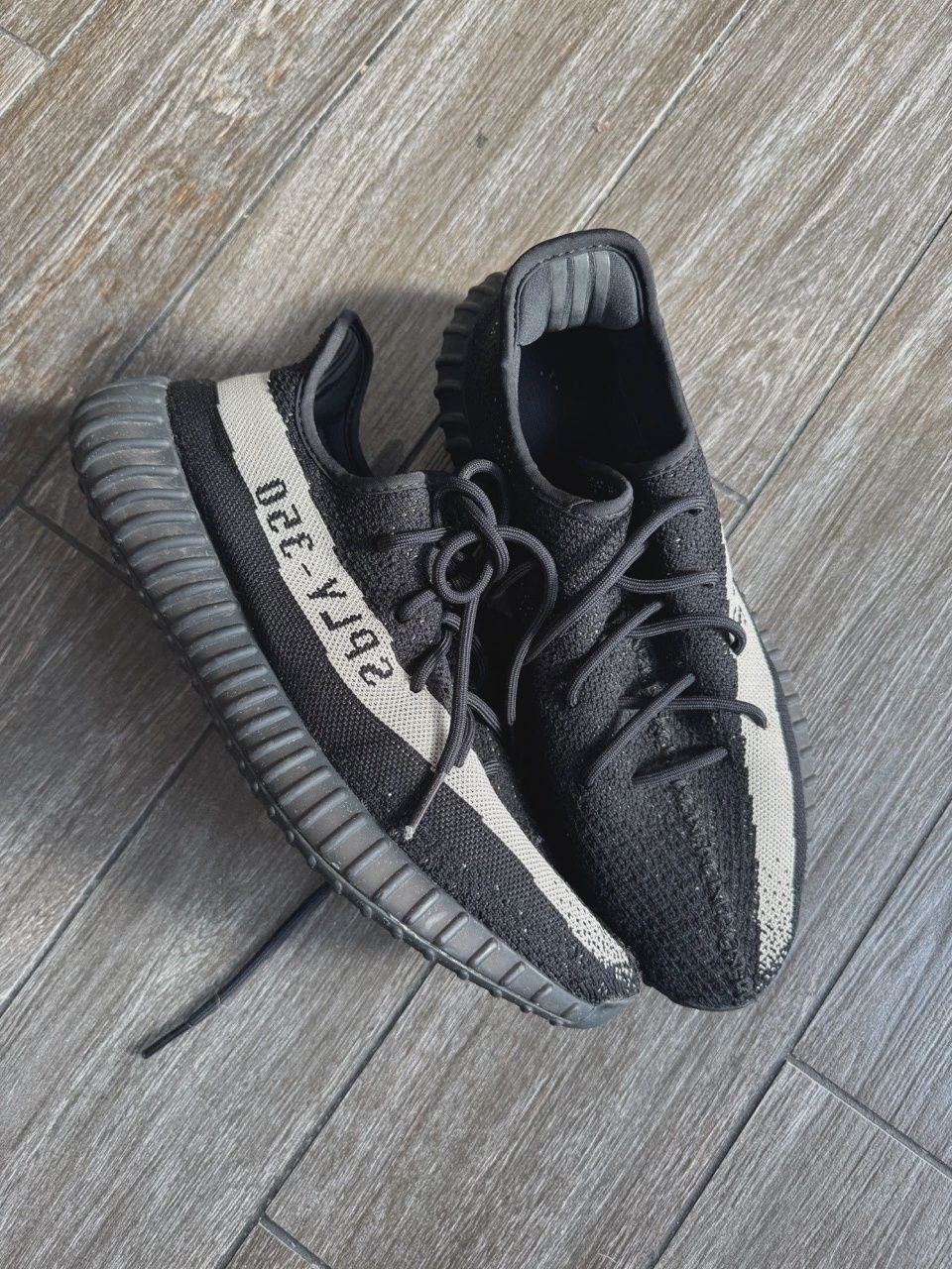 adidas Yeezy Boost 350 V2 Core Black White • Pre-Owned [8702]