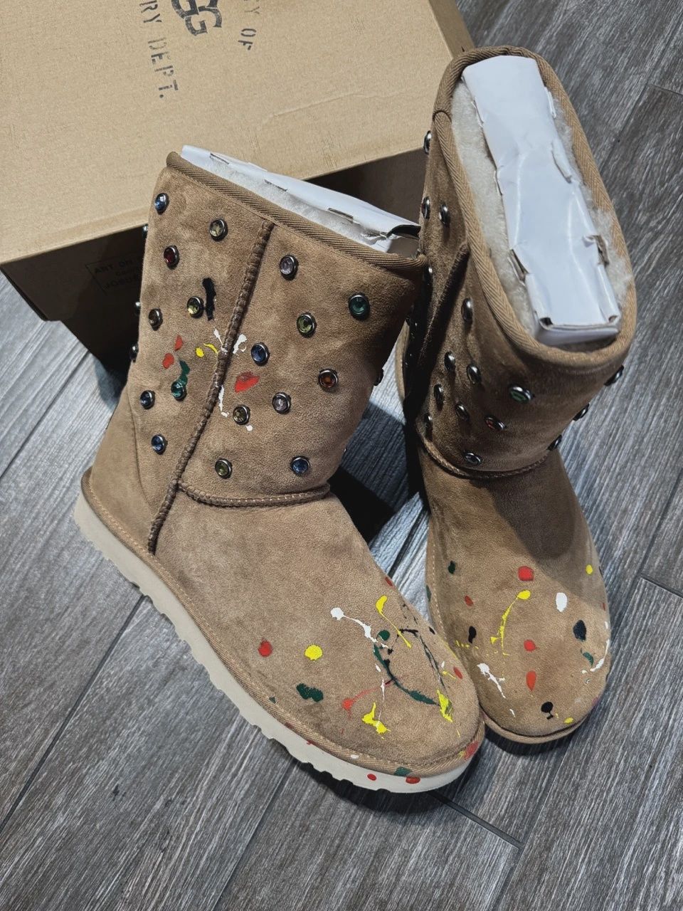 UGG Classic Short Boot Gallery Dept. Chestnut • Pre-Owned [4816]