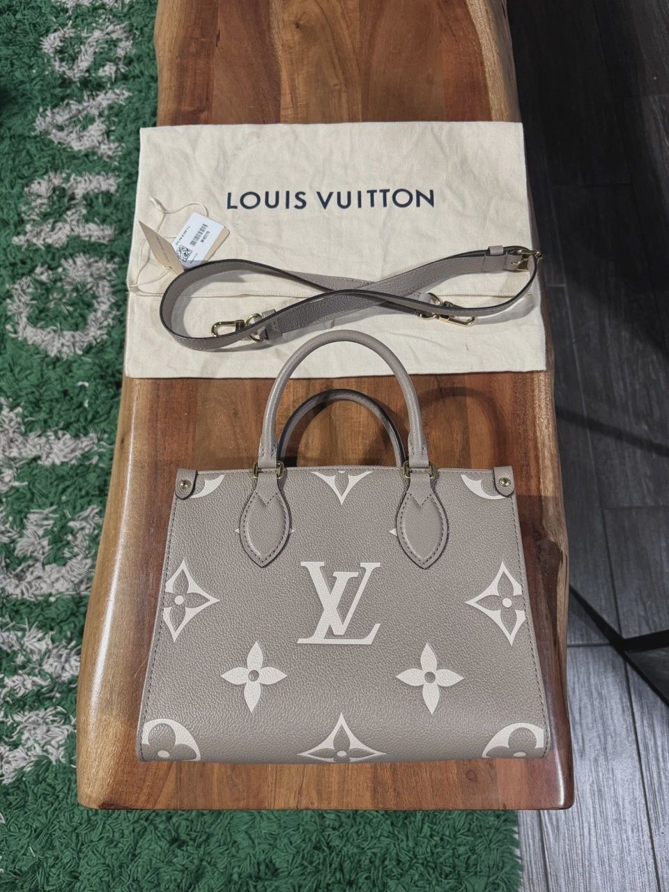 Louis Vuitton Onthego PM Tourterelle/Creme • Pre-Owned [7886]