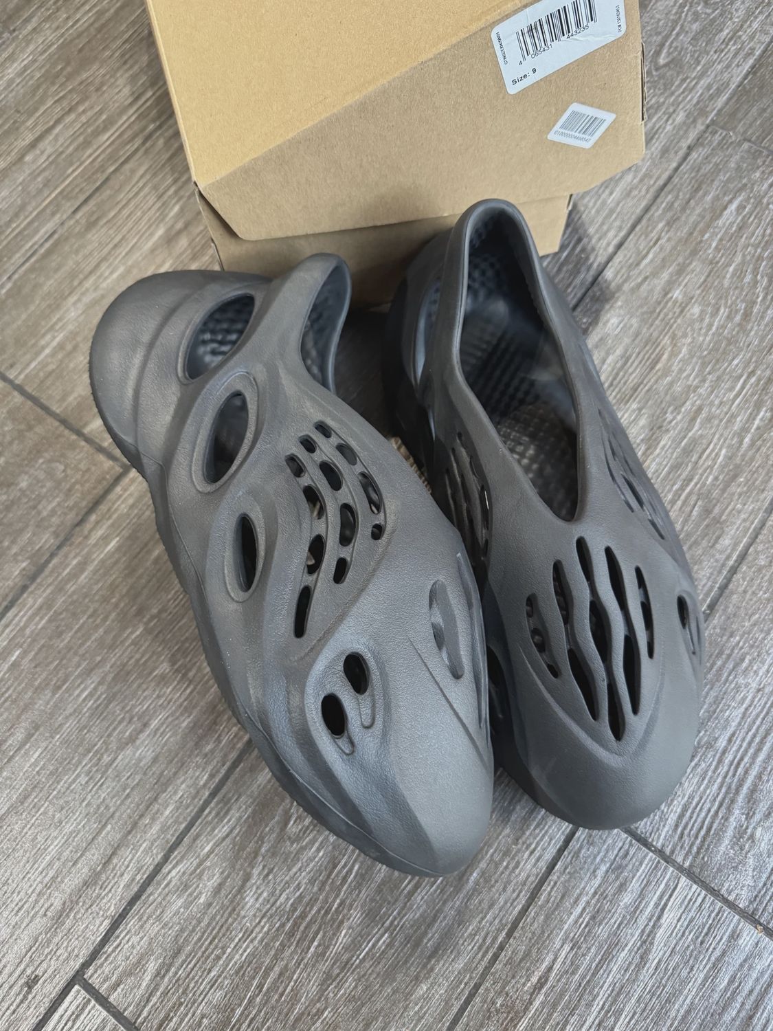 adidas Yeezy Foam RNR Onyx • Pre-Owned [5387]