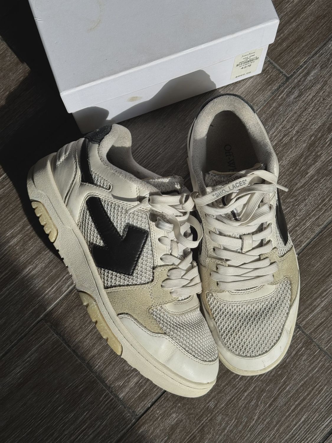 Off White Sneaker size 9 • Pre-Owned [9634]