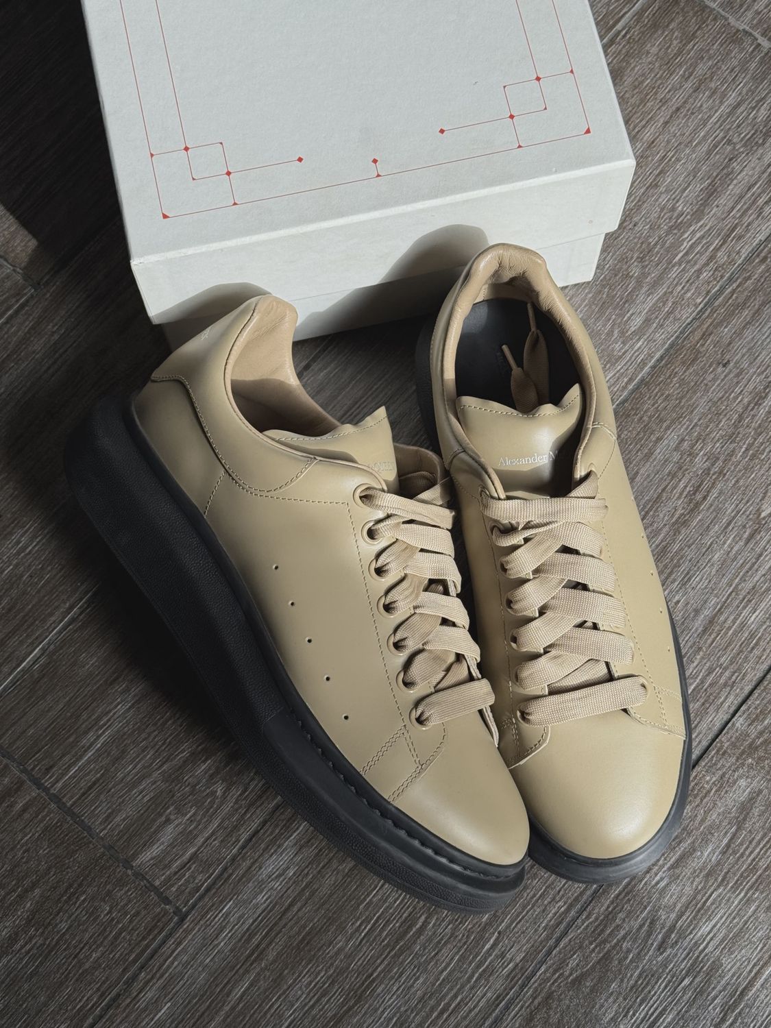 Alexander McQueen Sneaker • Pre-Owned [1405]