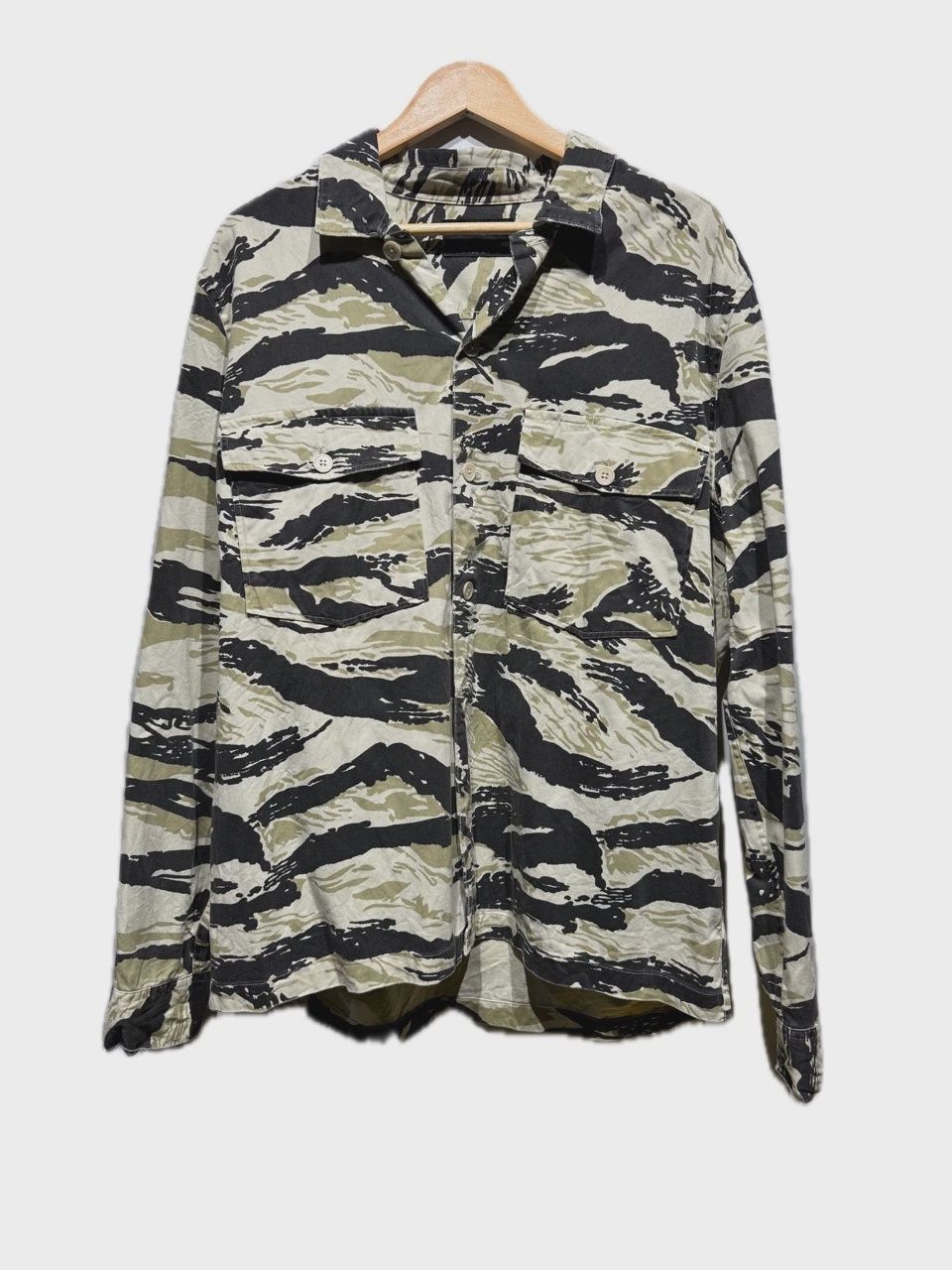 All Saints Gulf Abstract Camo Print Shirt size Large • Pre-Owned [0338]
