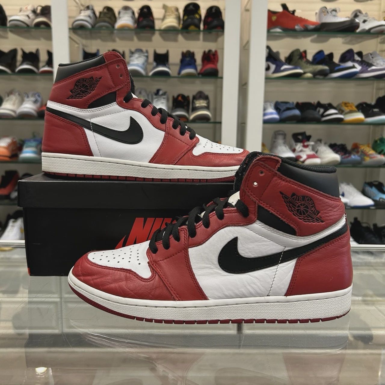 Air Jordan 1 Retro Chicago (2015) • Pre-Owned [1100]