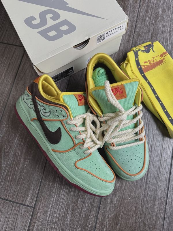 Nike SB Dunk Low Rodeo Tourmaline • Pre-Owned [1640]