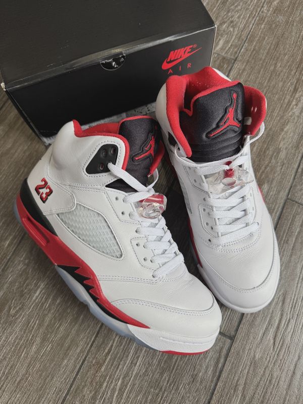 Air Jordan 5 Retro Fire Red Black Tongue (2025) • Pre-Owned [9752]