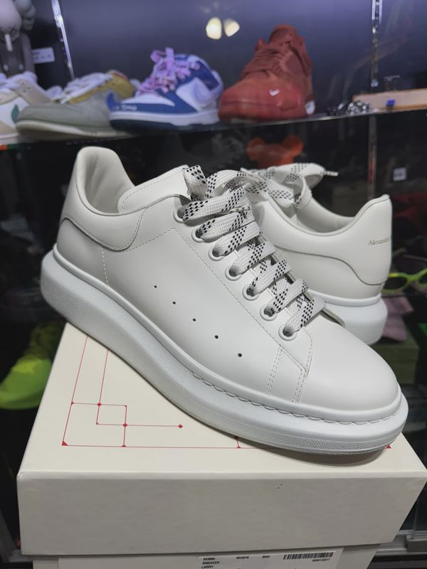 Alexander McQueen Oversized White • Pre-Owned [2178]
