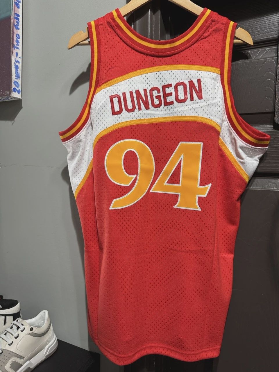 Mitchell &amp; Ness OutKast  x Atlanta Hawks Swingman Jersey Red • Pre-Owned [4185]