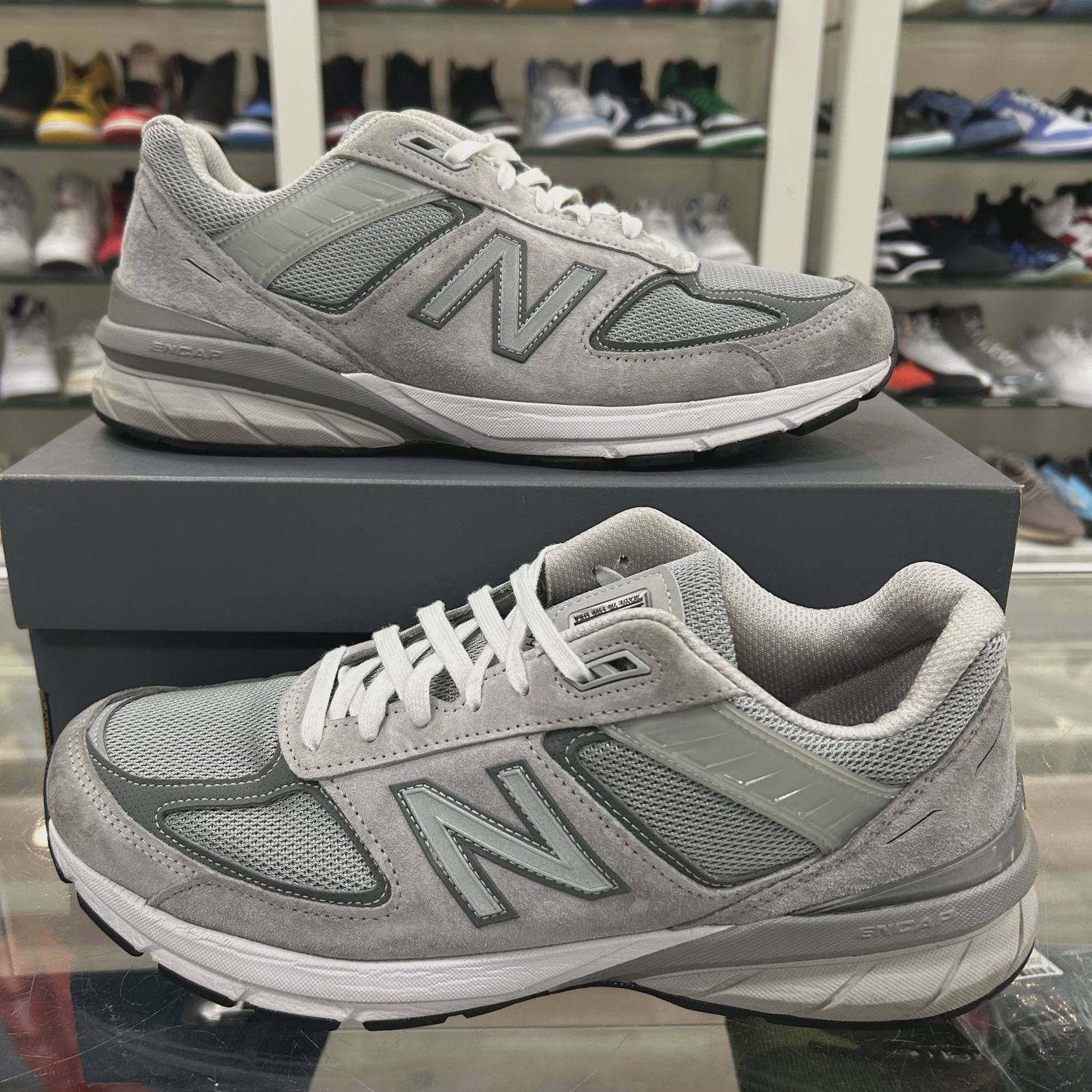 New Balance 2002R Black Dark Grey • Pre-Owned [0698]