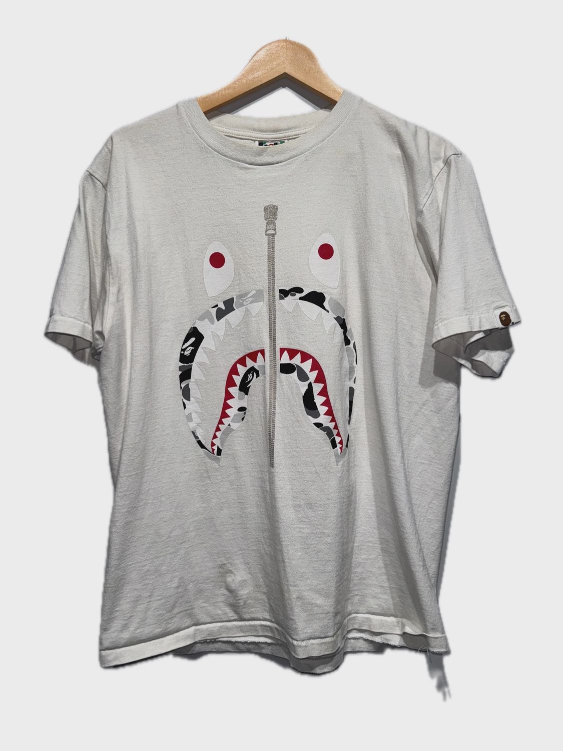 Bape Shark White Tee size Large • Pre-Owned [2739]