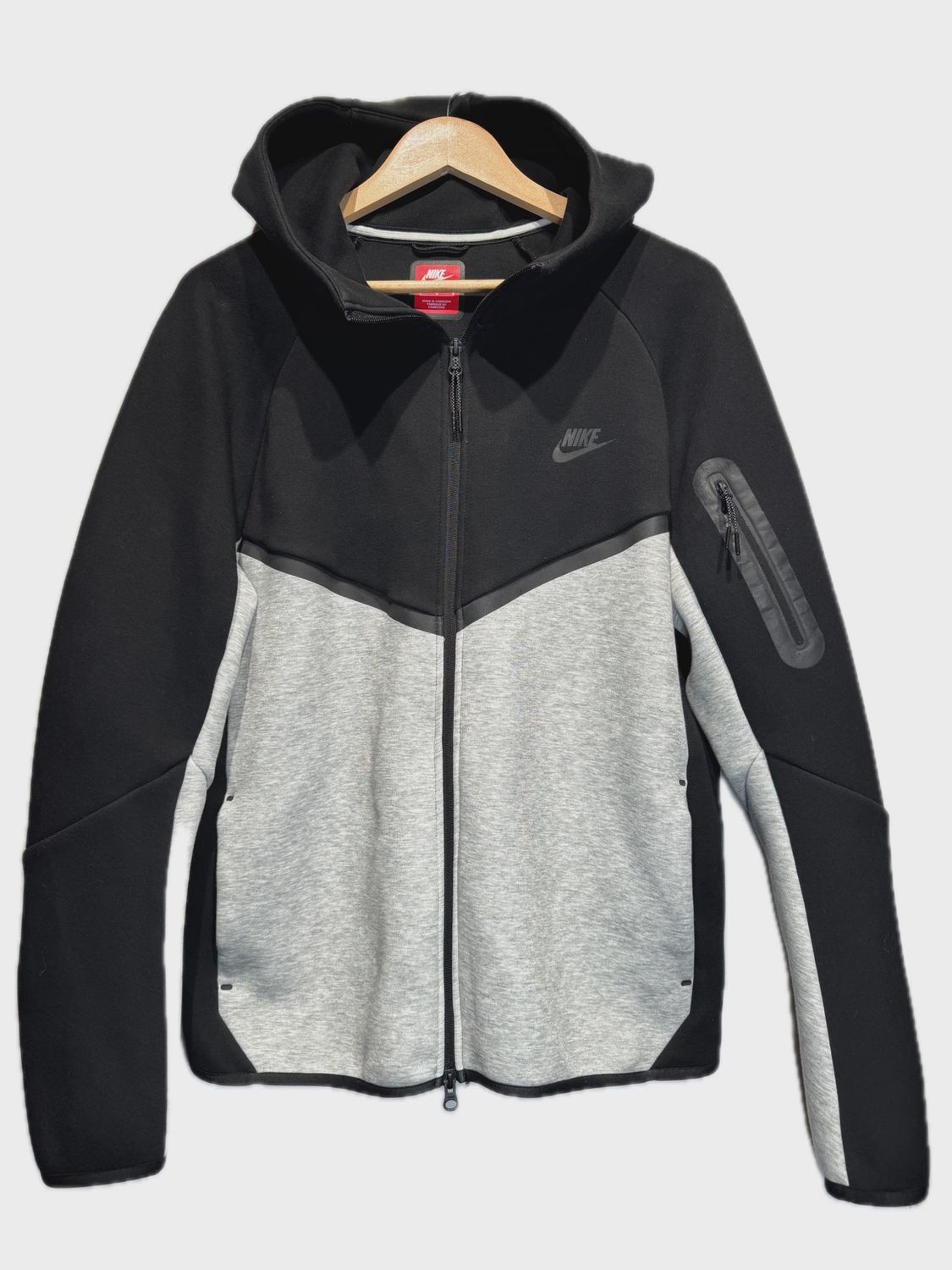 Nike Tech Fleece Zip Up Hoodie Grey Black size Medium • Pre-Owned [4975]