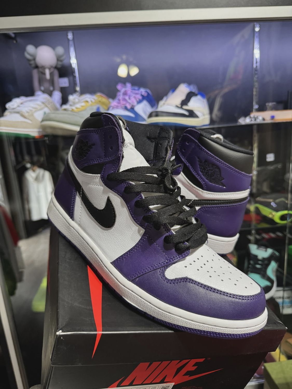 Air Jordan 1 Retro High Court Purple White • Pre-Owned [1377]