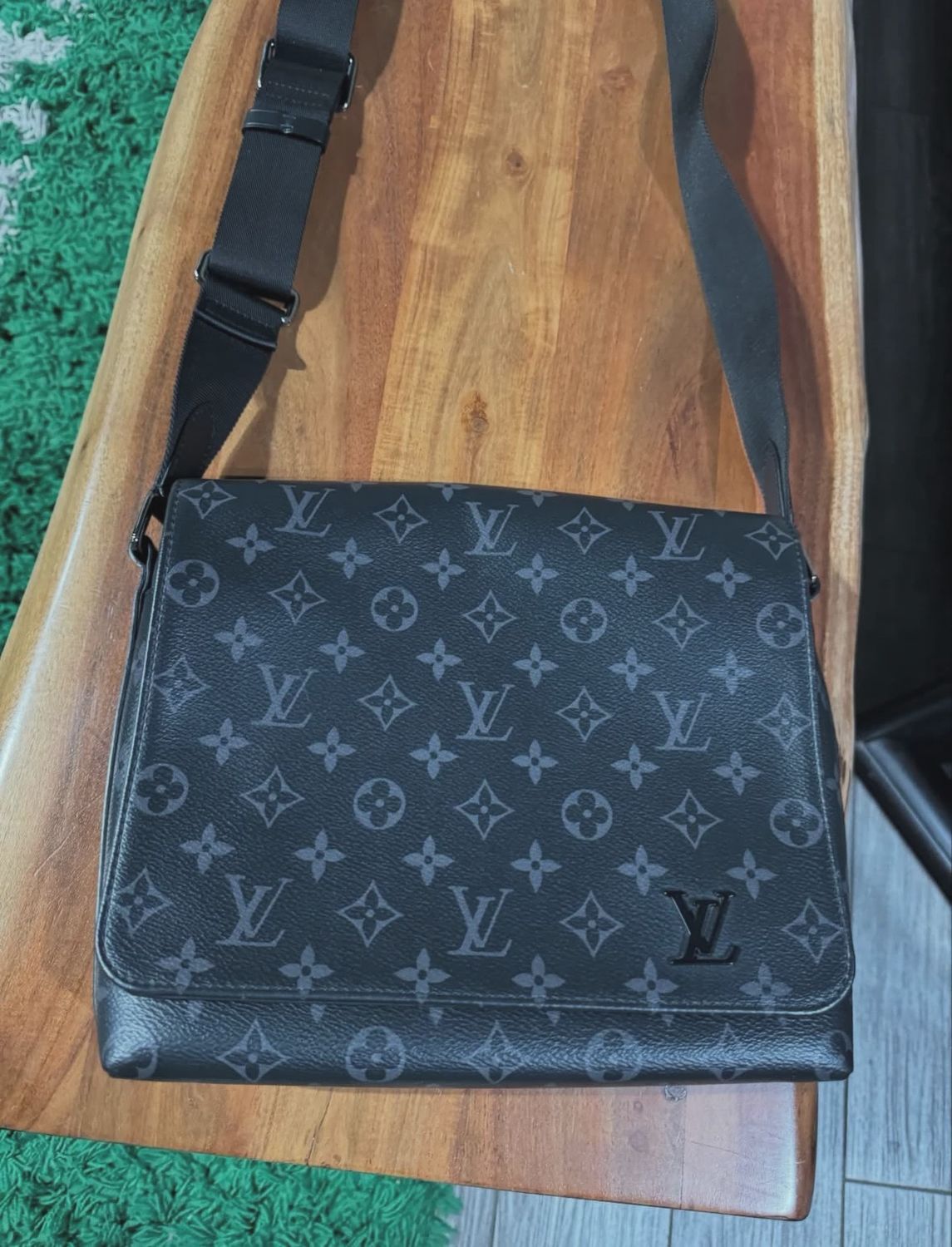 Louis Vuitton Messenger Monogram Eclipse • Pre-Owned [7521]