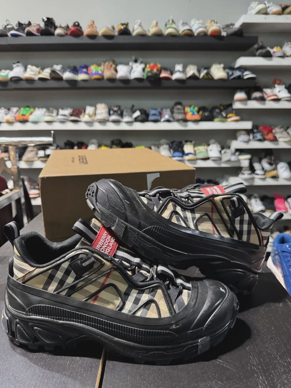 Burberry Sneaker size 10 • Pre-Owned [0147]