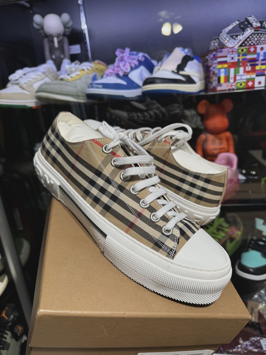 Burberry Sneaker size 11 • Pre-Owned [1591]
