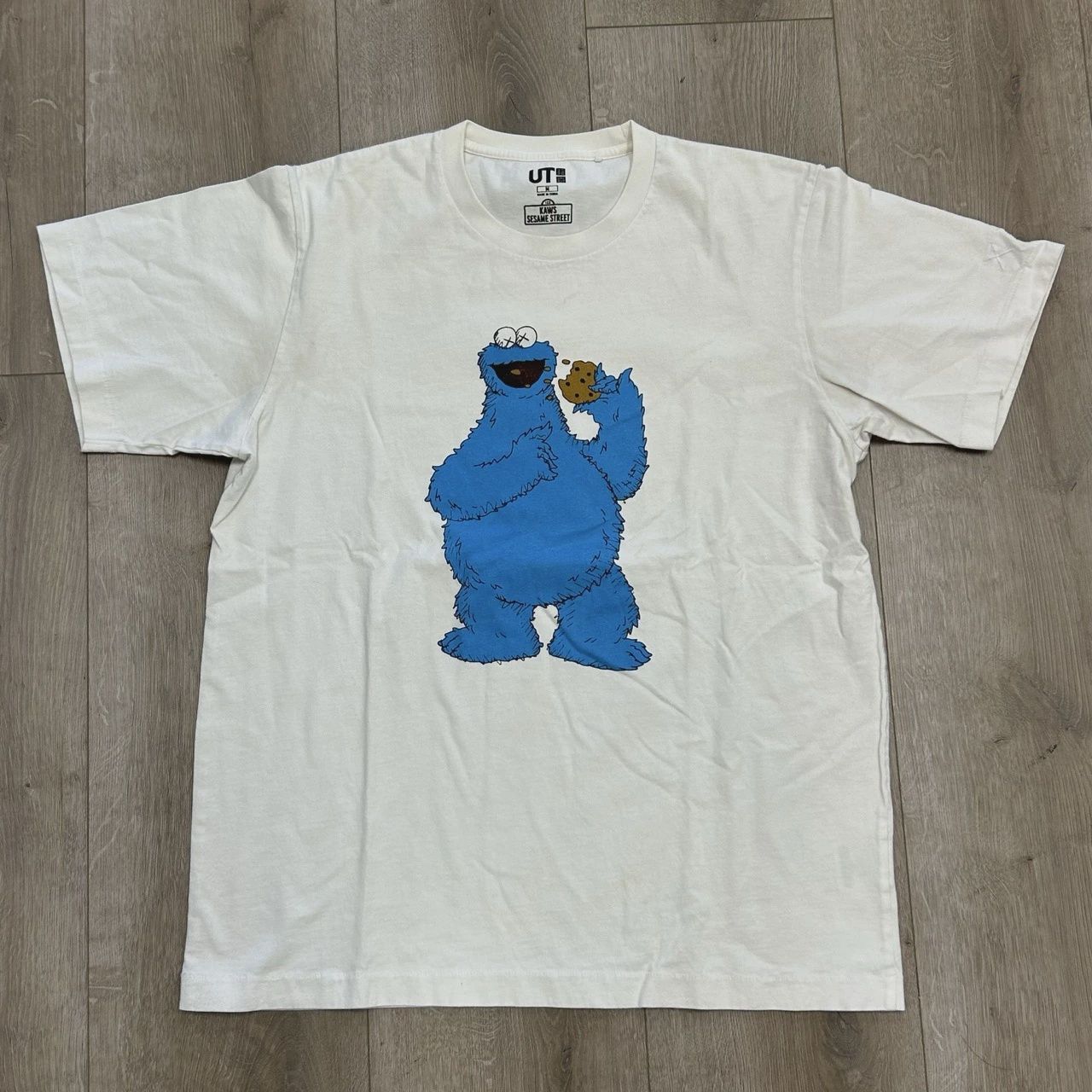 KAWS x Uniqlo x Sesame Street Cookie Monster Tee • Pre-Owned [6010]