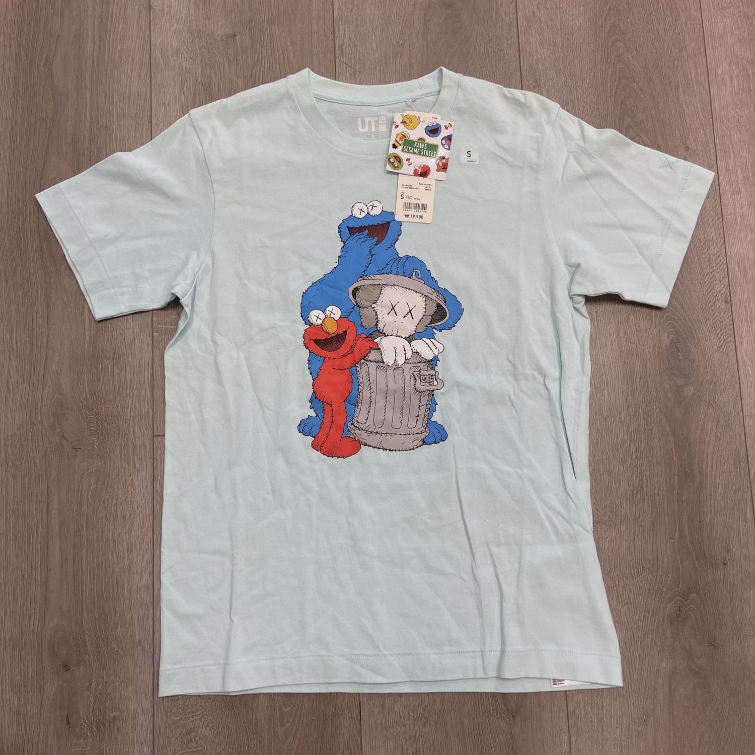 KAWS x Uniqlo x Sesame Street Companion Trash Can Tee • Brand New [3025]