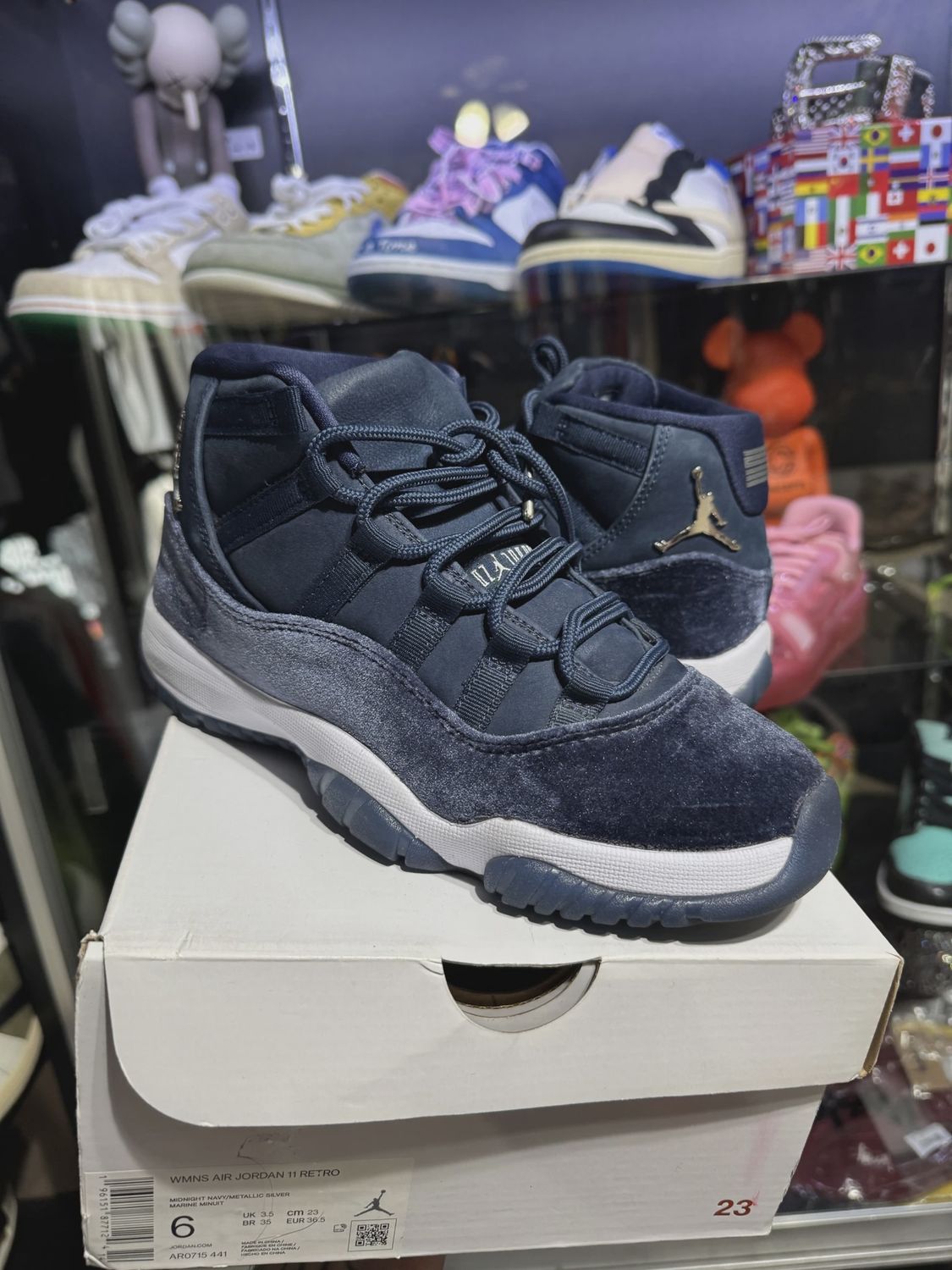 Air Jordan 11 Retro Midnight Navy (Women's) • Pre-Owned [9838]