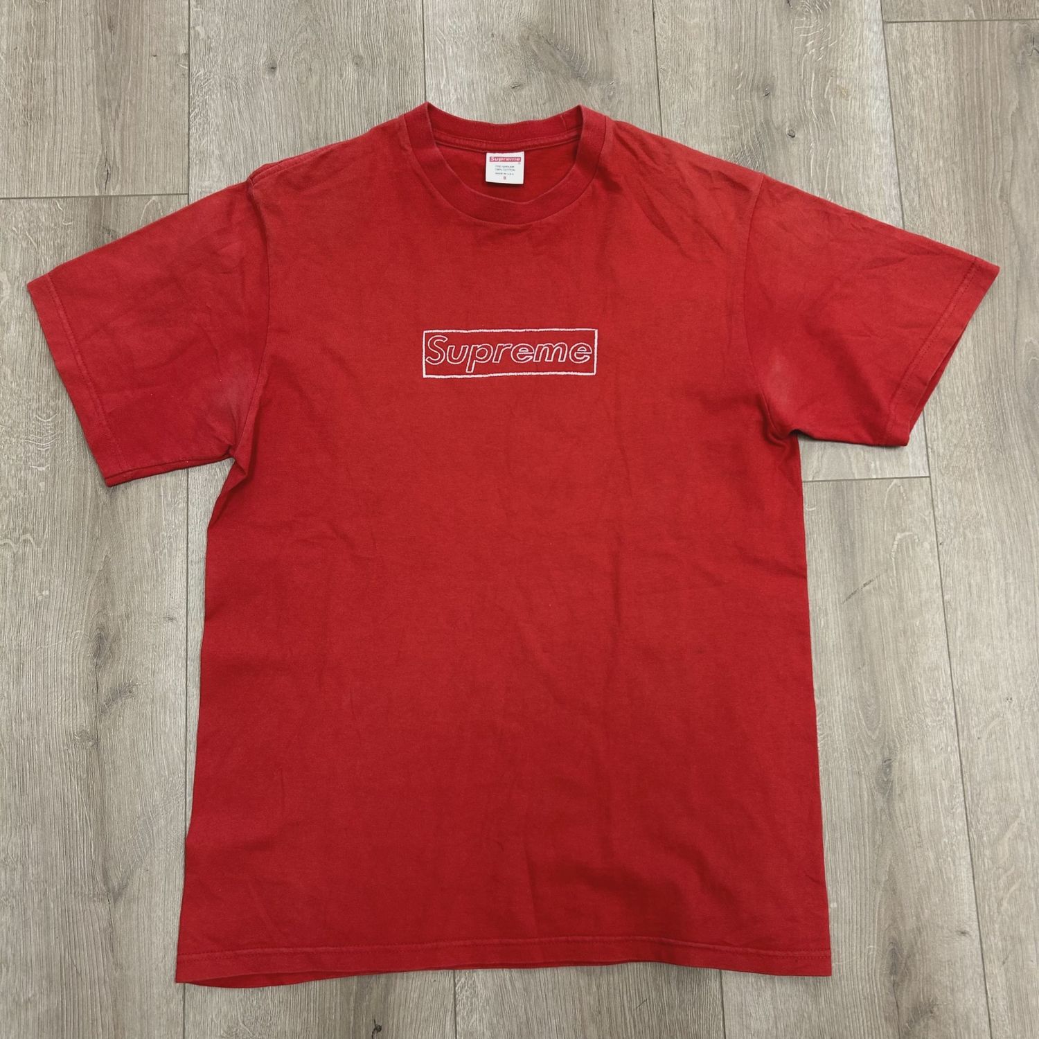 Supreme x KAWS Chalk Logo Tee Shirt Red • Pre-Owned [1397]