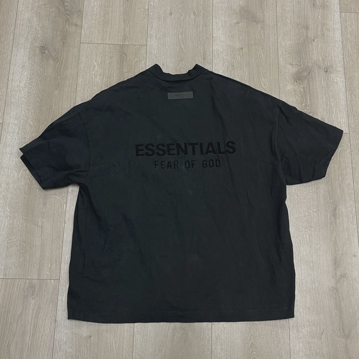 Fear of God Essentials V-Neck Black • Pre-Owned [2426]