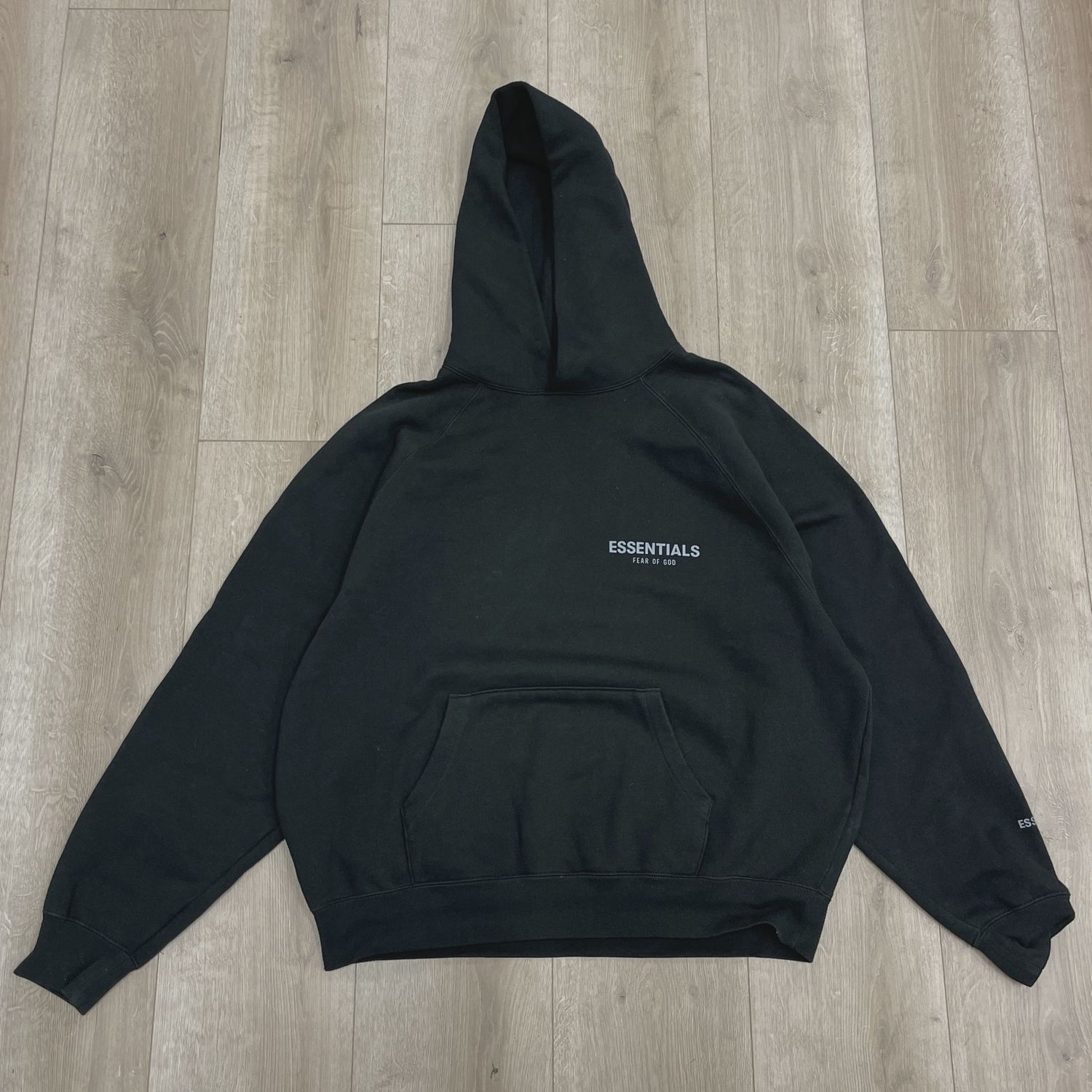essentials black hoodie  • Pre-Owned [8863]