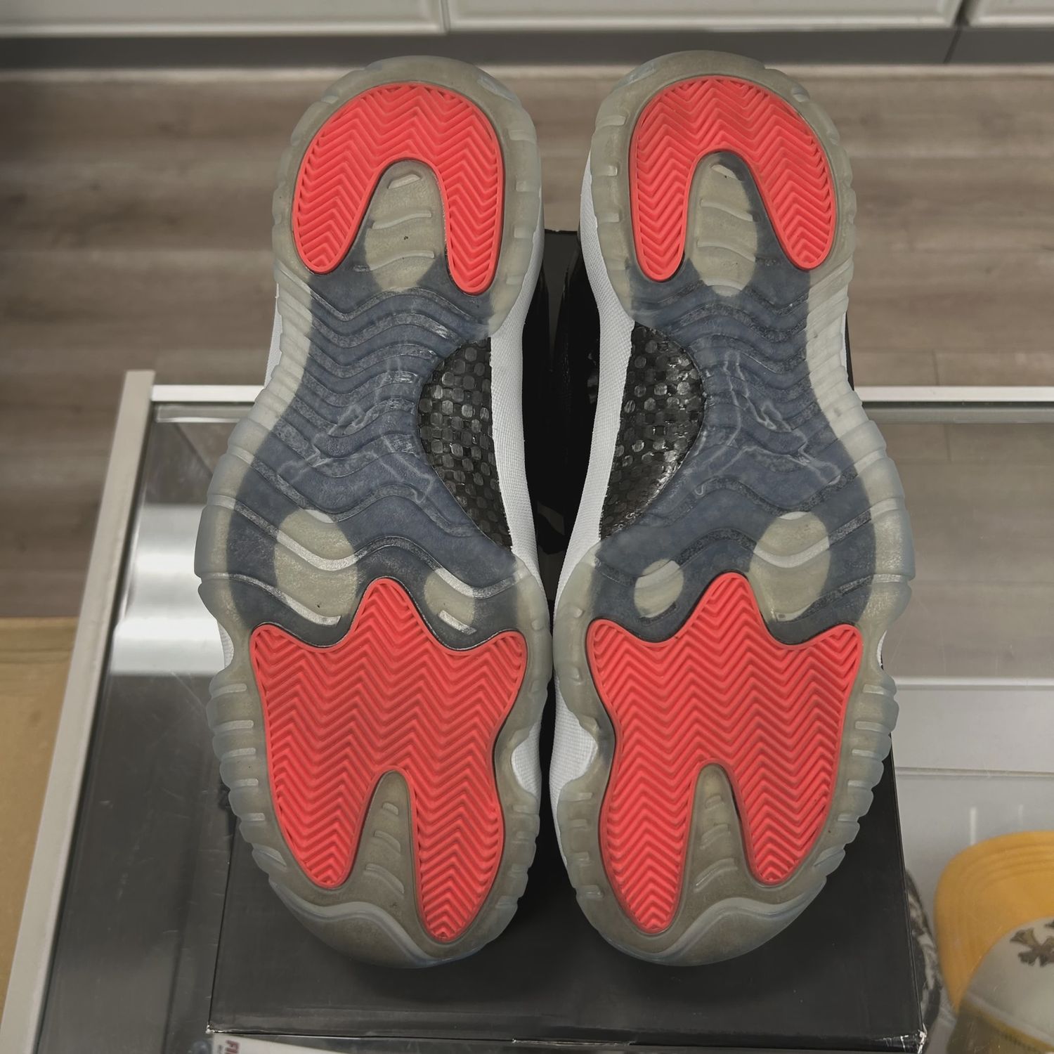 Air Jordan 11 Retro Low Infrared • Pre-Owned [5890]