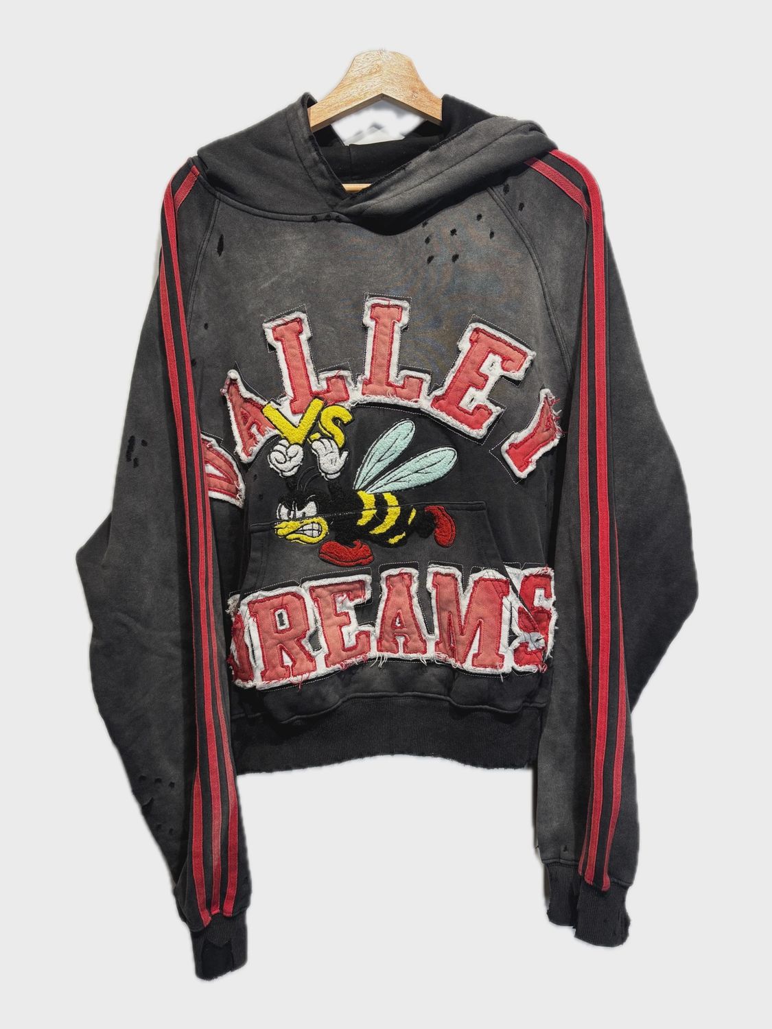 Vale Forever Valley Dreams Angry Bee Hoodie size Large • Brand New [2745]