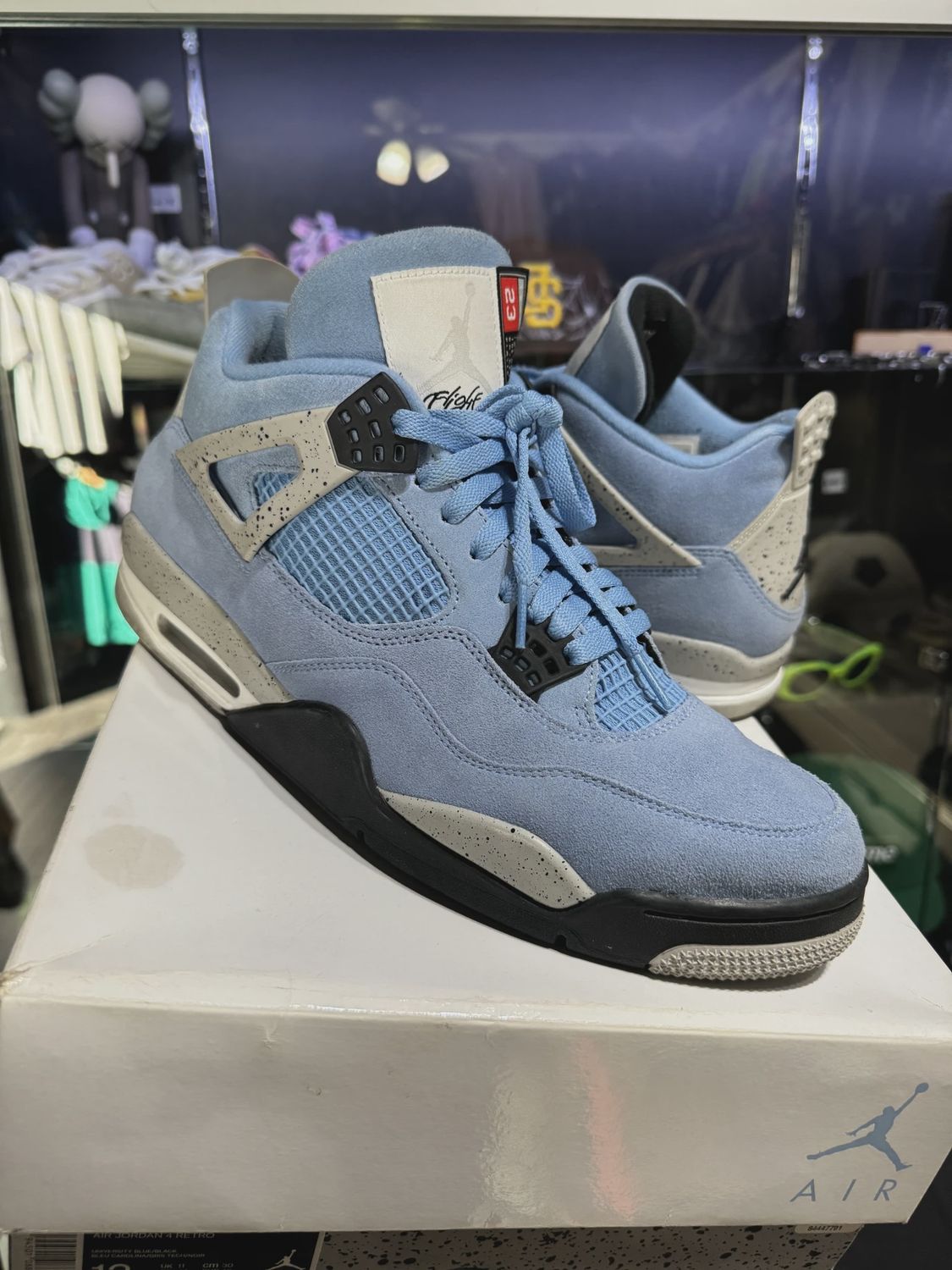 Air Jordan 4 Retro University Blue • Pre-Owned [9505]