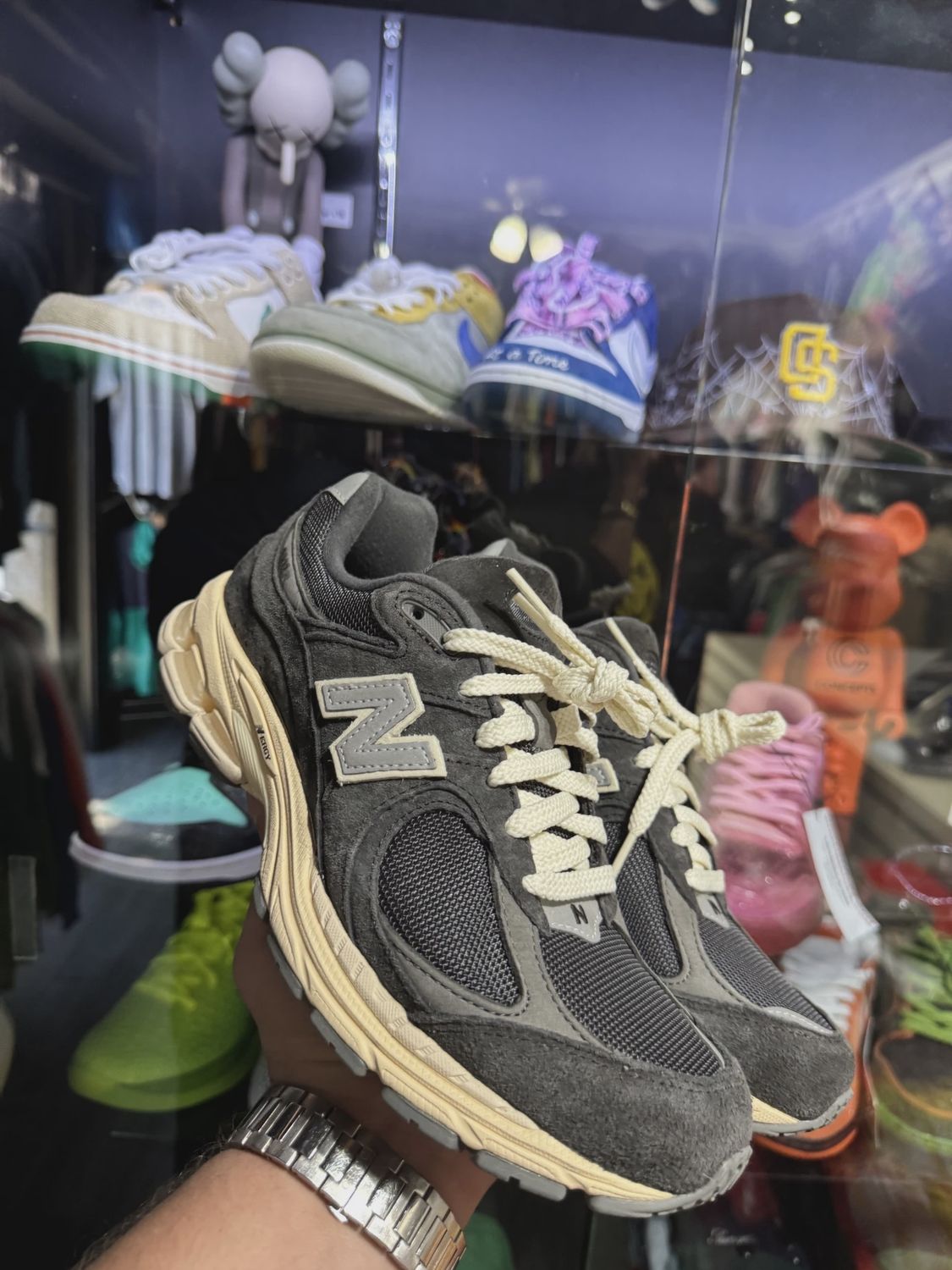 New Balance 2002R Black Dark Grey No Box • Pre-Owned [9622]