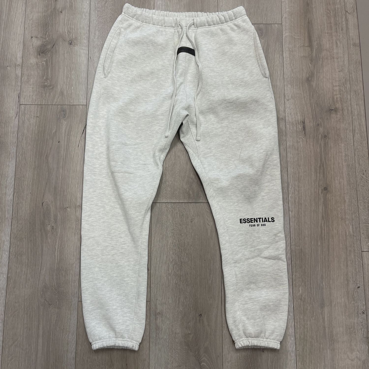 Essentials sweatpants • Pre-Owned [4438]