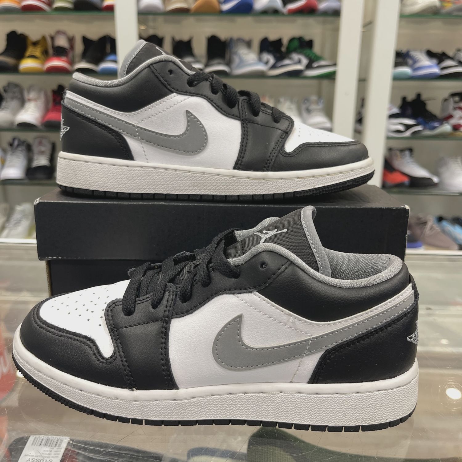 Jordan 1 Low Black White Grey (Grade School) • Pre-Owned [4025]