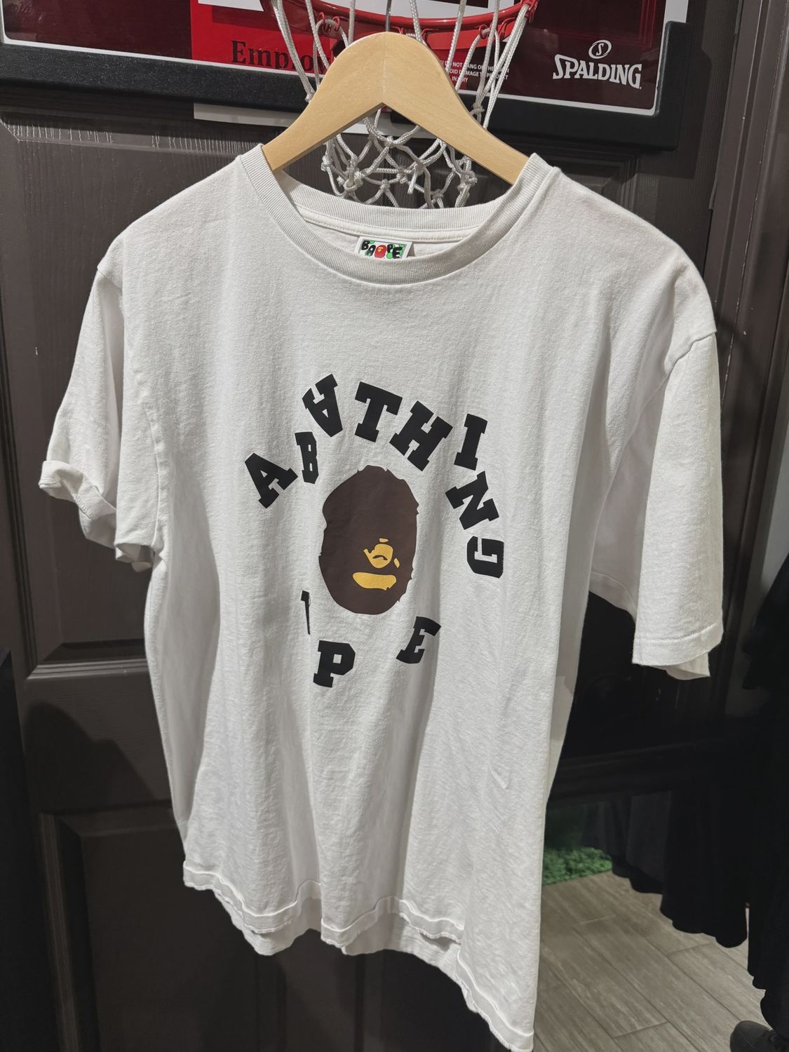 Bape Sattered Logo White Tee size XL • Pre-Owned [6341]
