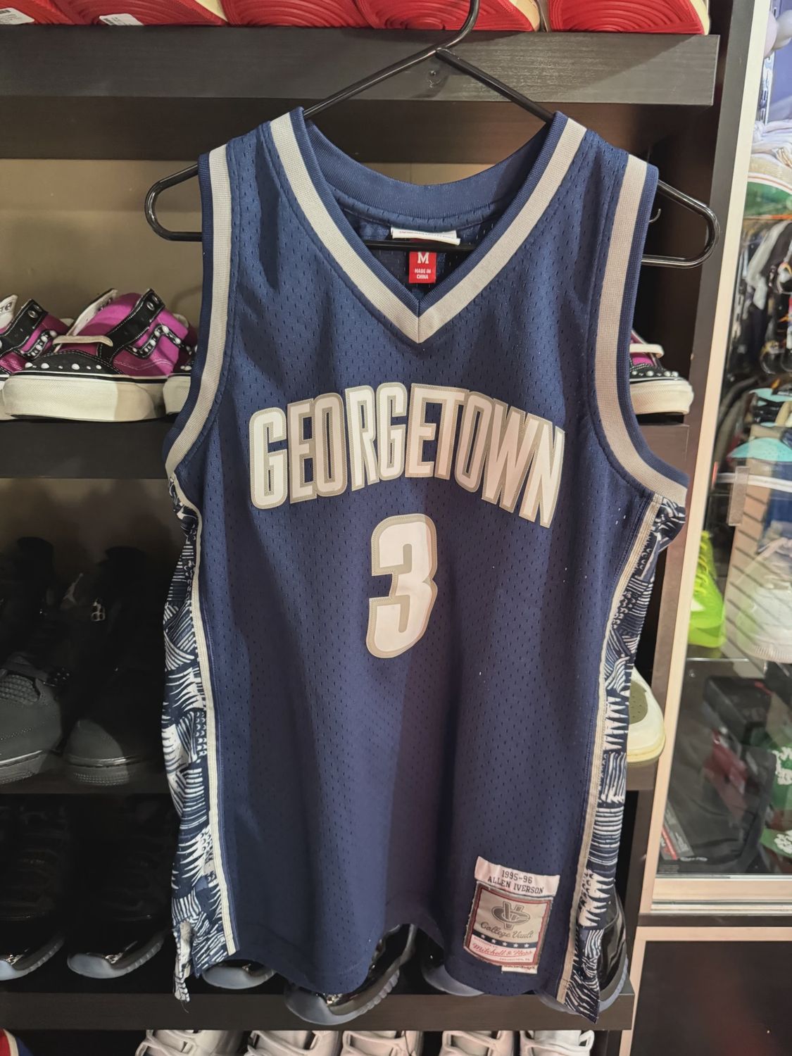 Mitchell &amp; Ness Georgetown Iverson Jersey Medium • Pre-Owned [3969]