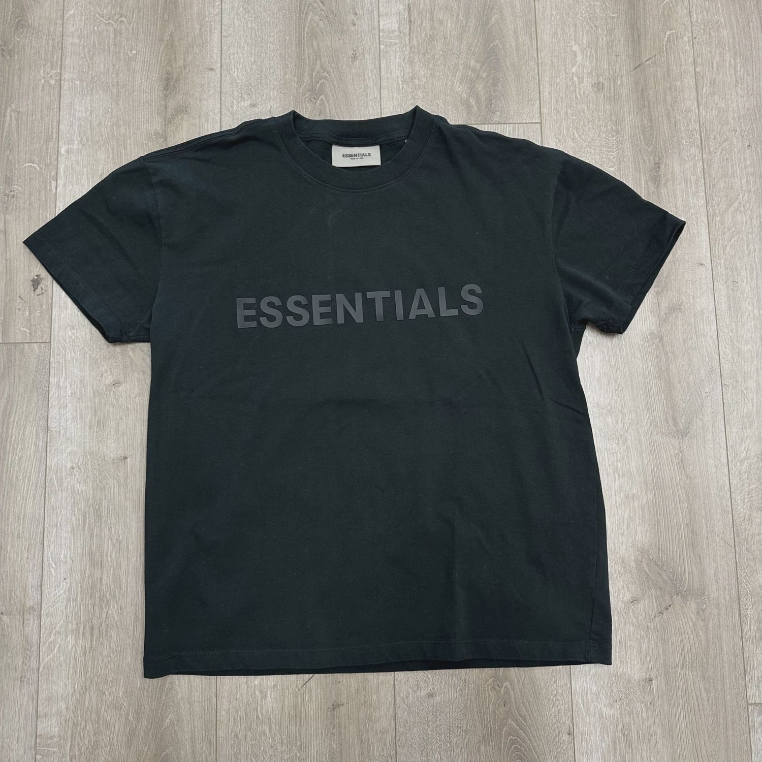 Essentials black tee • Pre-Owned [4661]