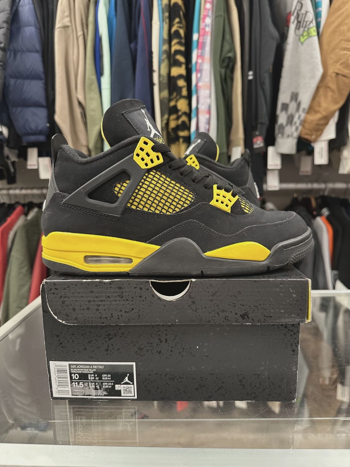 Jordan 4 Retro Thunder (2023) • Pre-Owned [9170]