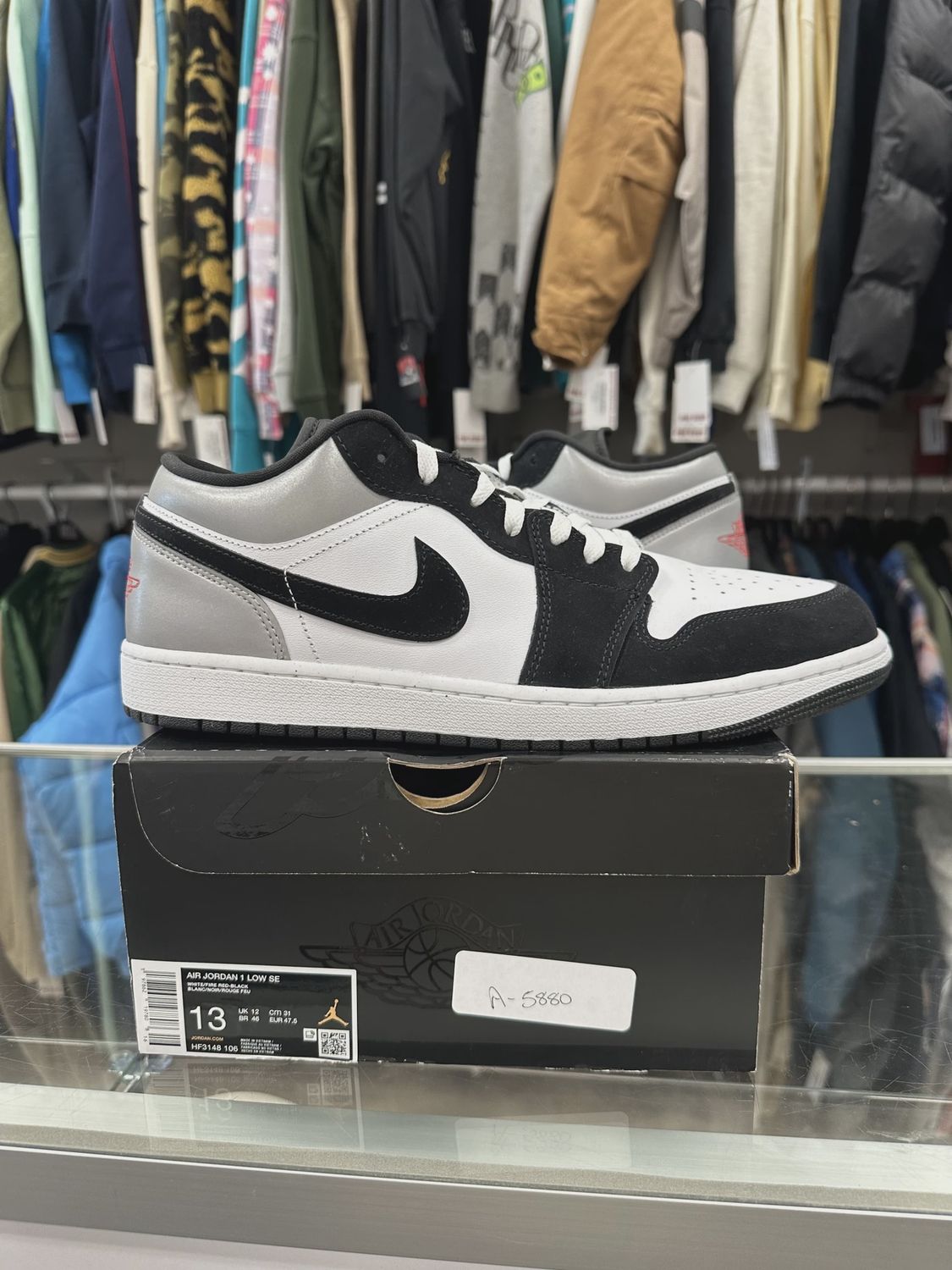 Jordan 1 Low SE White Fire Red Black Matte Silver • Pre-Owned [8915]